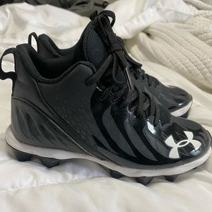 Boys under armour cleats size 1Y